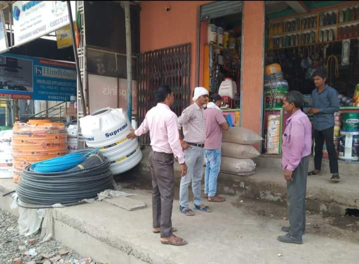 एस.डी.एम. श्रीमती पल्लवी बेध ने नवनिर्मित नालियो से दुकानदारो को समान ओर अतिक्रमण हटाने के निर्देश दिये