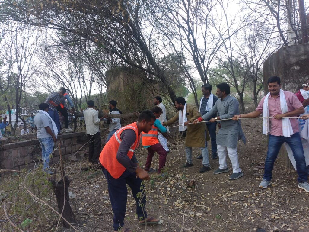 जल गंगा संवर्धन अभियान के तहत सम्पूर्ण जिले में जल स्त्रोतों का किया जा रहा है जीर्णोद्धार