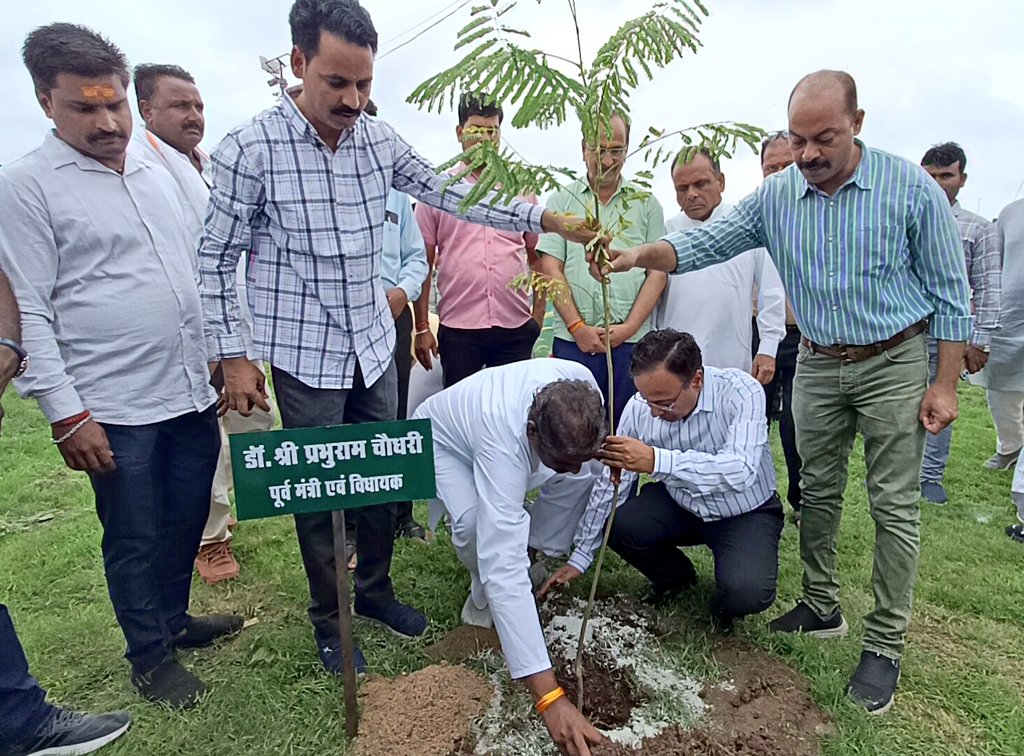 पर्यावरण की सुरक्षा और समृद्धि के लिए करें अधिक से अधिक पौधरोपण- विधायक डॉ चौधरी रायसेन में ‘‘एक पेड़ मॉ के नाम‘अभियान