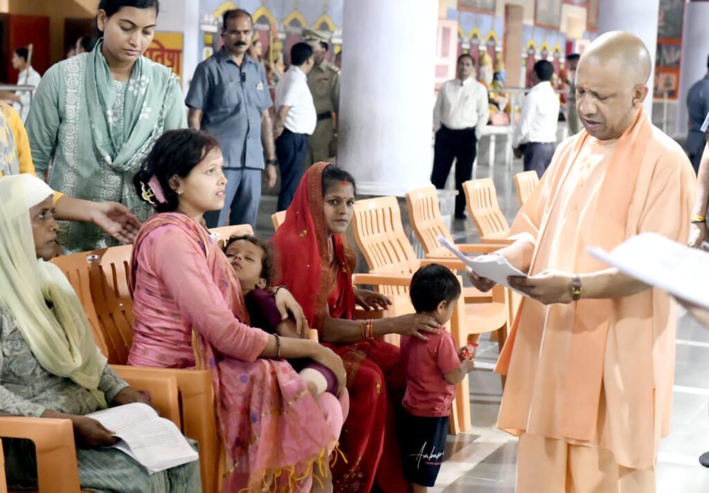 लखनऊ-मुख्यमंत्री योगी आदित्यनाथ का जनहित में और बड़ा फैसला,उत्तर प्रदेश में अब सांप काटने के उपरान्‍त मृत्यु होने पर मृतक आश्रित को मिलेंगे 4 लाख