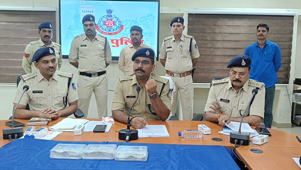 उज्जैन पुलिस अनाज व्यापारी के साथ हुई लूट का बड़नगर पुलिस ने किया खुलासा घटना में शामिल कुल 03 आरोपी गिरफ्तार।कुल 202500 रू का मश्रुका आरोपियों से किया बरामद।