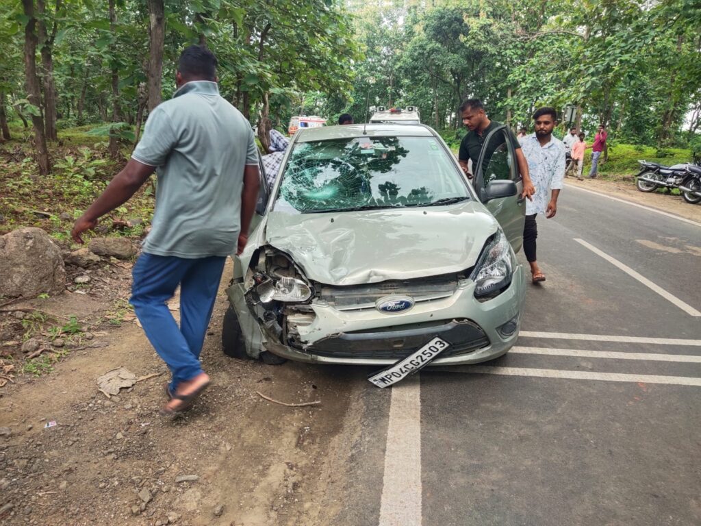 सुल्तानपुर रायसेन रोड तेंदू खोह घाटी पर तेज रफ्तार कार ने बाइक चालक को मारी टक्कर घटना पर हुई युवक की दर्दनाक मौत