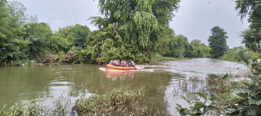 ब्रेकिंग न्यूज़सुल्तानपुर पलक मति नदी में बहा नाबालिग एन डी ई आर एफ टीम कर रही रेस्क्यू थाना सुल्तानपुर पलक मति नदी की घटना