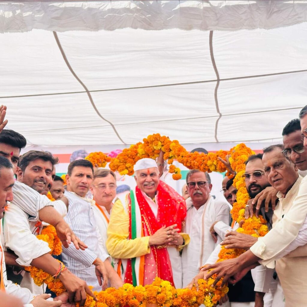 बुधनी विधानसभा से कांग्रेस प्रत्याशी राजकुमार पटेल ने अपना नामांकन पत्र जमा किया।