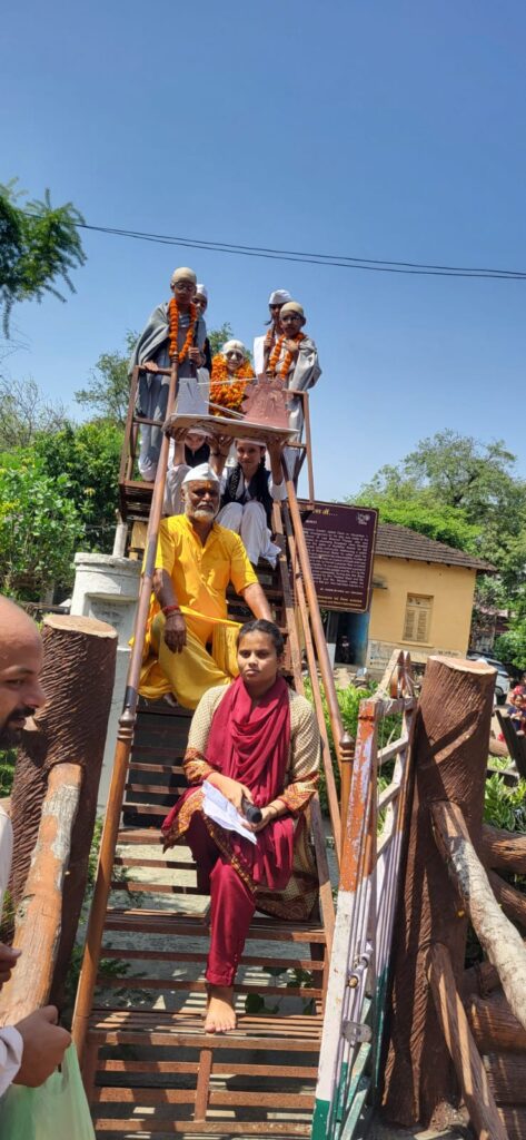 गांधी जी के विचारों पर समर्पित पूरा जीवन-गाँधी भक्त राजू दीक्षित