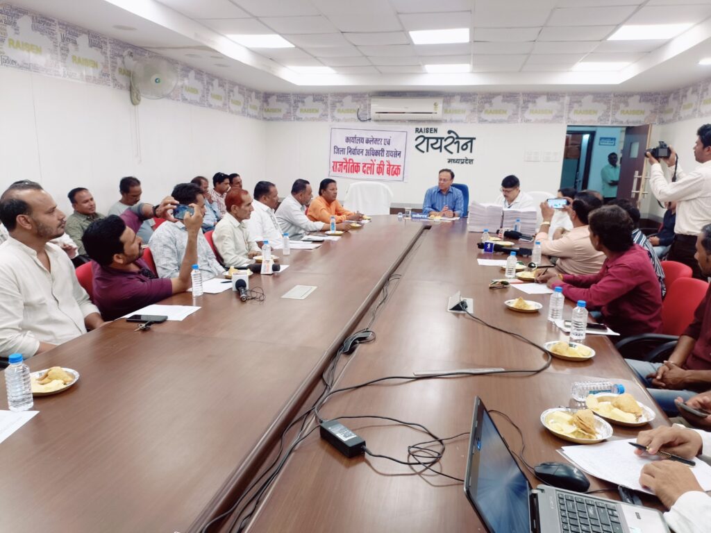 मतदाता सूची में नए नाम जोड़ने, संशोधन तथा नाम हटाने के लिए 28 नवम्बर तक लिए जाएंगे आवेदन- कलेक्टर श्री दुबेफोटो निर्वाचक नामावली के विशेष संक्षिप्त पुनरीक्षण-2025 कार्यक्रम की दी गई जानकारी