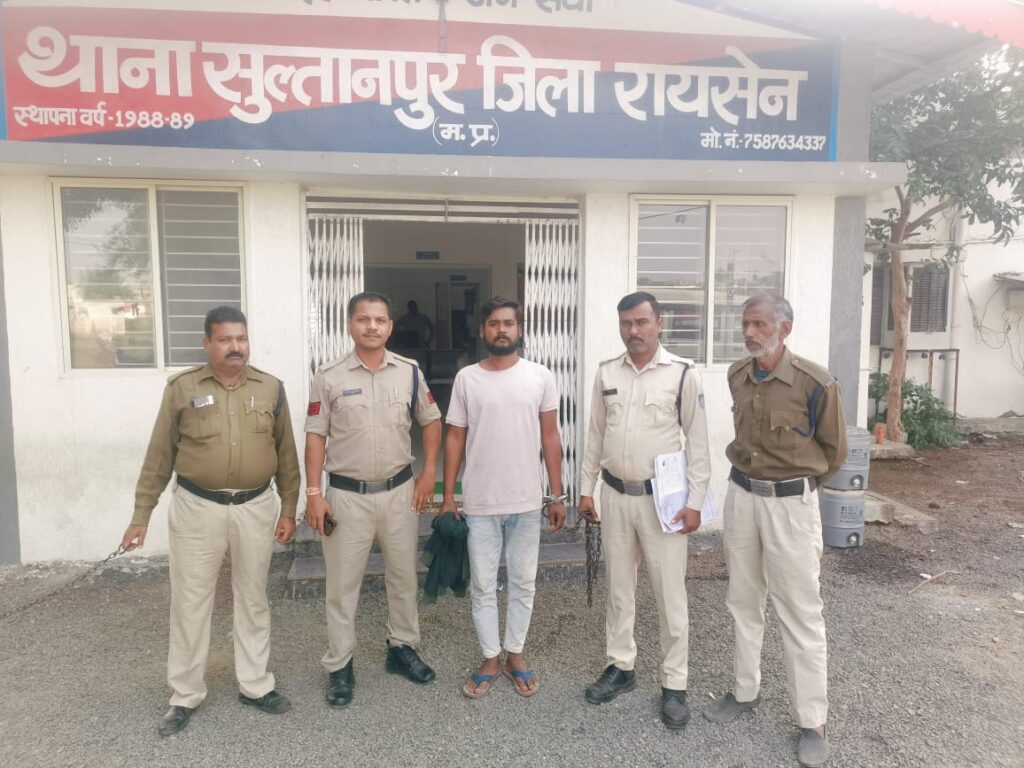 अपराध करने की फिराक में लोहे का छूरा लेकर घूम रहे युवक को सुल्तानपुर पुलिस ने किया गिरफ्तार भेजा जेल