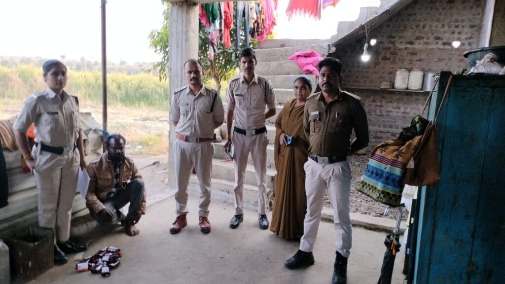 आबकारी की अवैध मदिरा के विरुद्ध सख्त कार्यवाहीआबकारी आयुक्त मध्य प्रदेश ग्वालियर द्वारा आदेशित