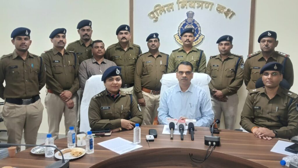 सुल्तानपुर थाना क्षेत्र में लुडियाई नदी से अर्धनग्न शव मिलने के मामले में पुलिस ने बड़ी सफलता हासिल की है। हत्या के इस सनसनीखेज मामले में 5 आरोपियों को गिरफ्तार किया गया है।