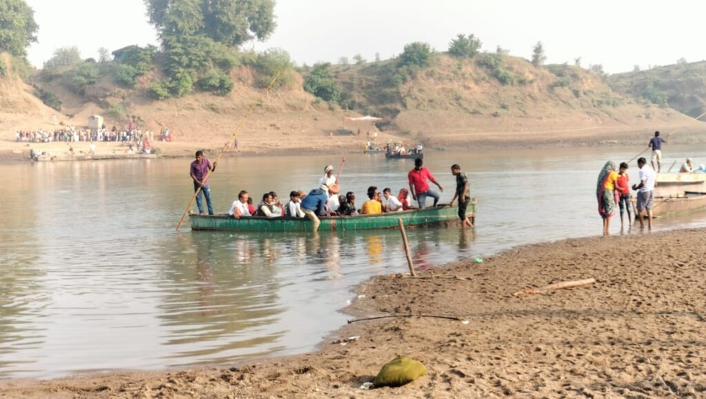 लोगों को आवागमन की सुविधा मिलने से क्षेत्र के व्यापार विकास में आएगी गति,शोकलपुर नर्मदा तट पर पुल की मांग,