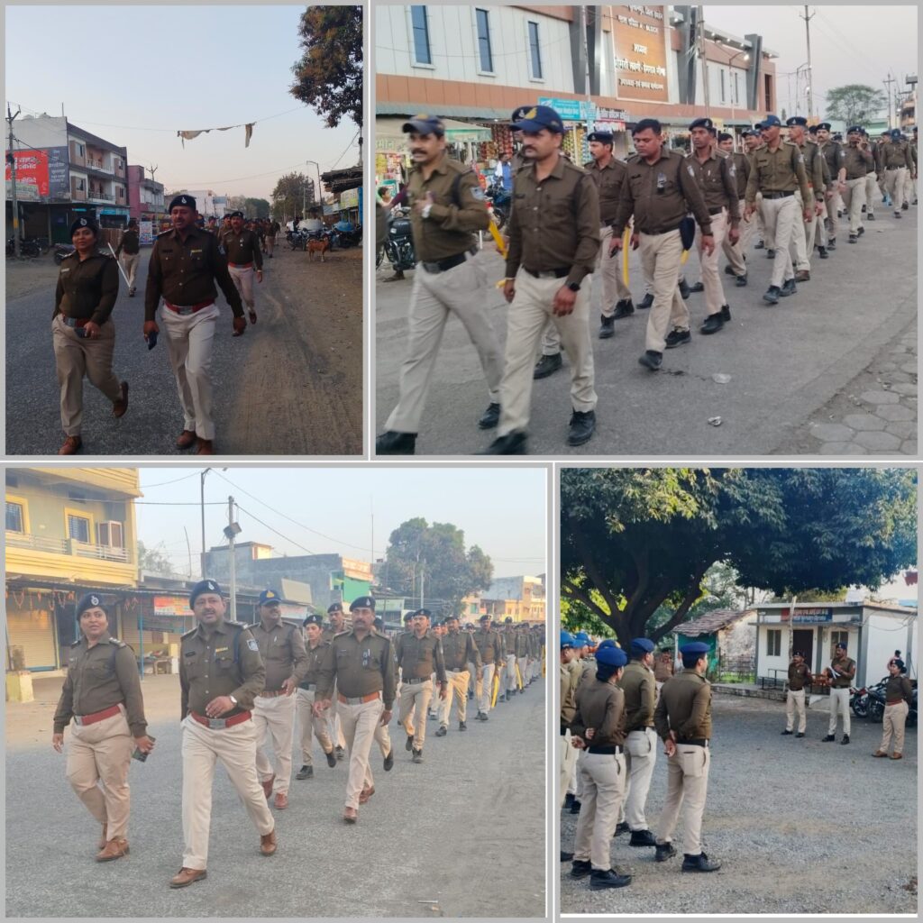 आगामी त्योहारो एवं जनता मे सुरक्षा की भावना हेतु सुल्तानपुर पुलिस ने किया पैदल फ्लेग मार्च