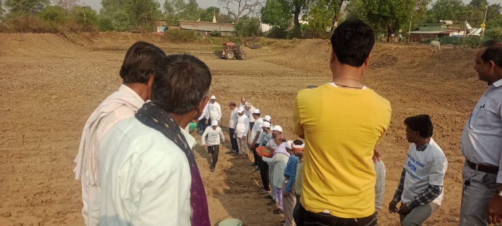 तालाब गहरीकरण कर जल संवर्धन की दिशा में उठाया महत्वपूर्ण कदम