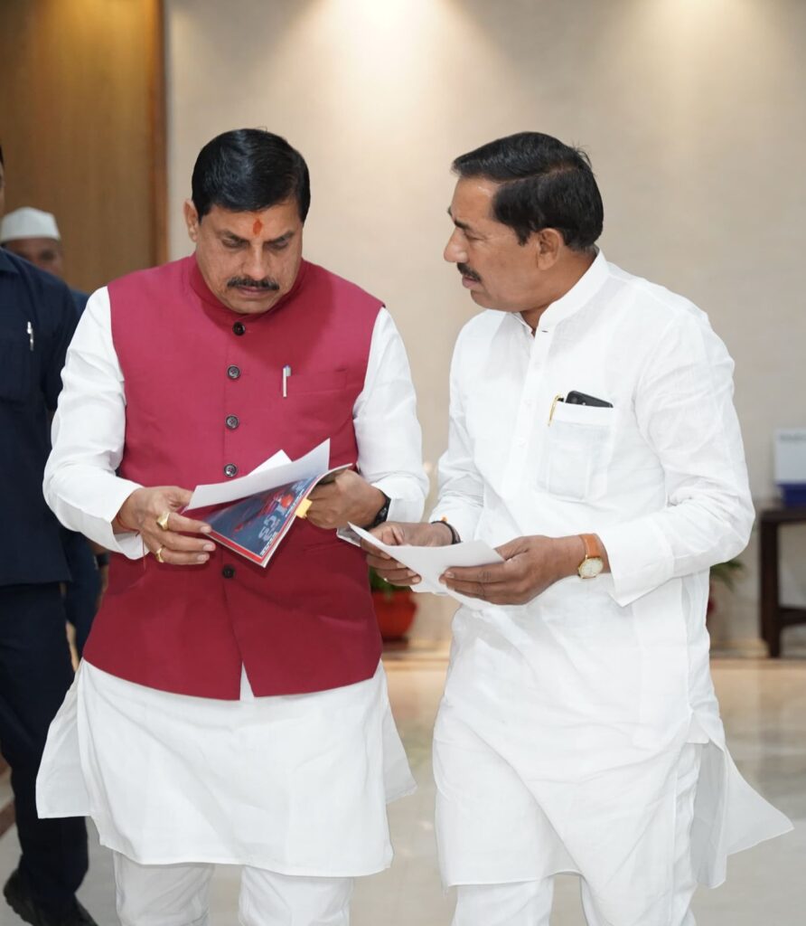 भोपाल प्रवास के दौरान पूर्व राज्यमंत्री पूर्व विधायक पोहरी श्री सुरेश रांठखेडा ने मुख्यमंत्री डॉ मोहन यादव से मुलाकात